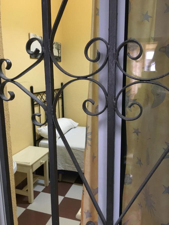 Pension Lisdos Sevilla Eksteriør bilde
